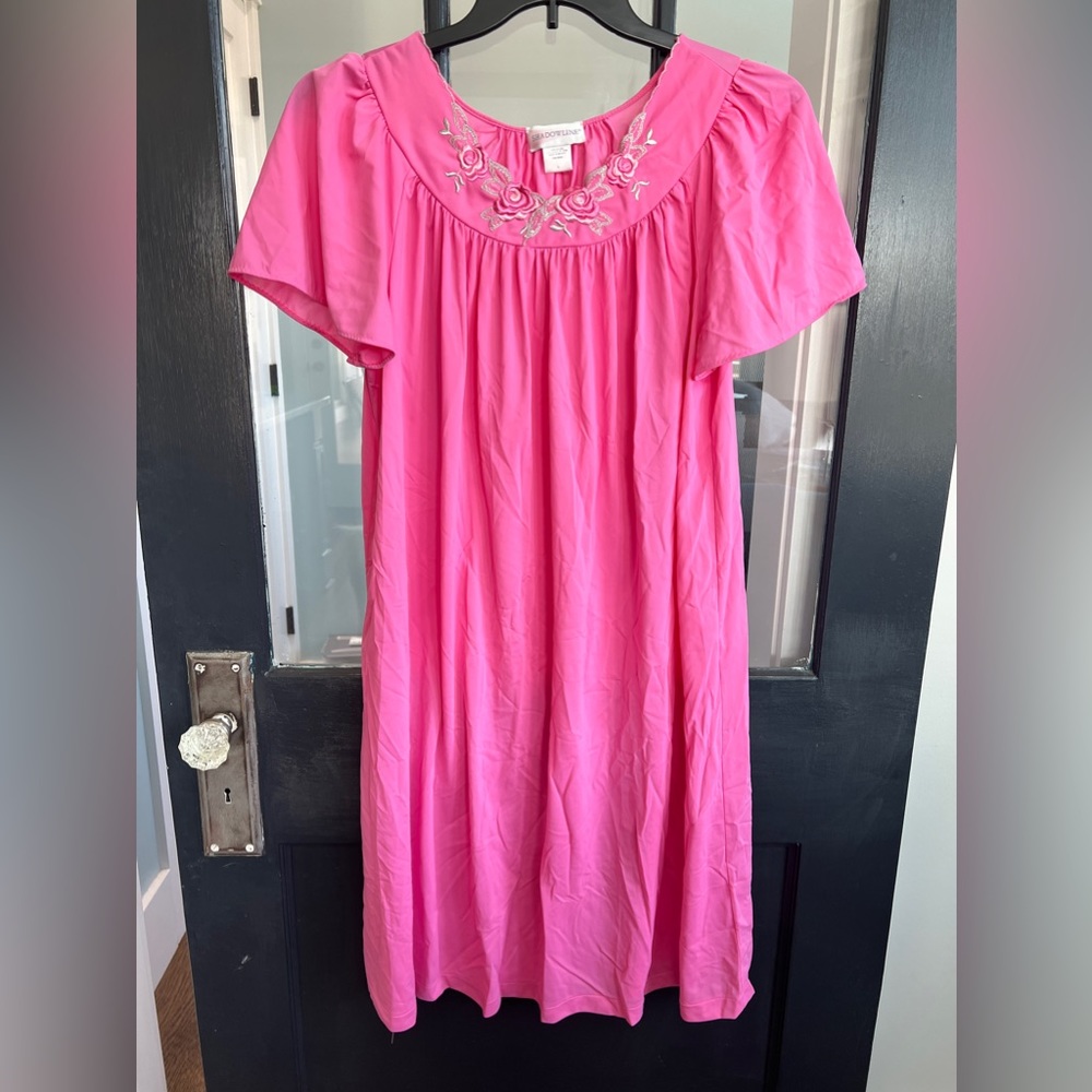 Shadowline night gown hot pink large like new